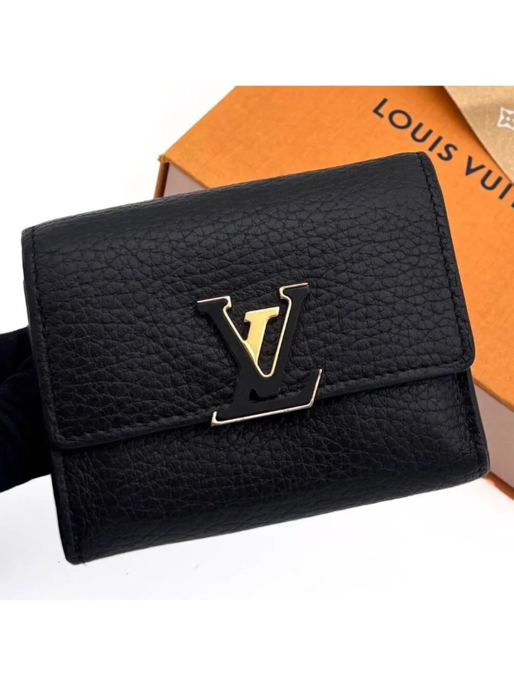 Louis Vuitton Taurillon Portefeuille Capucines XS Trifold Black Wallet
